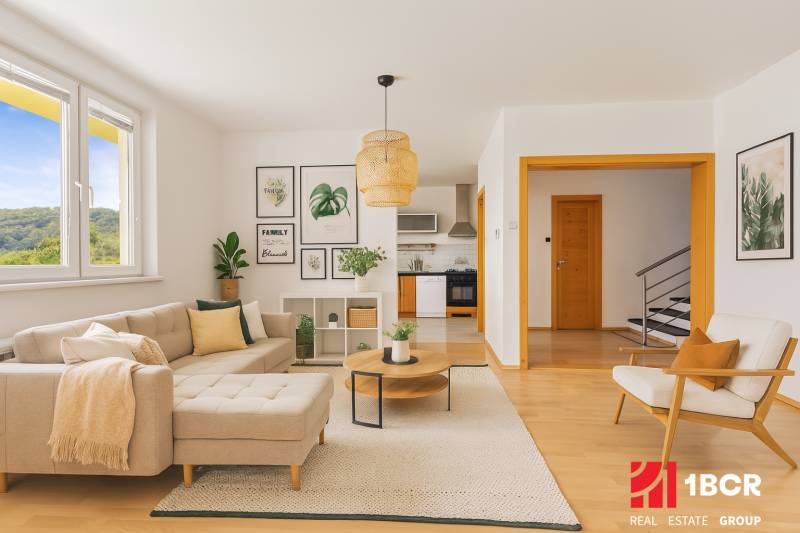 FOR SALE 5 BEDROOM FAMILY HOUSE WITH GREAT VIEW,GARAGE,QUIET LOCATION