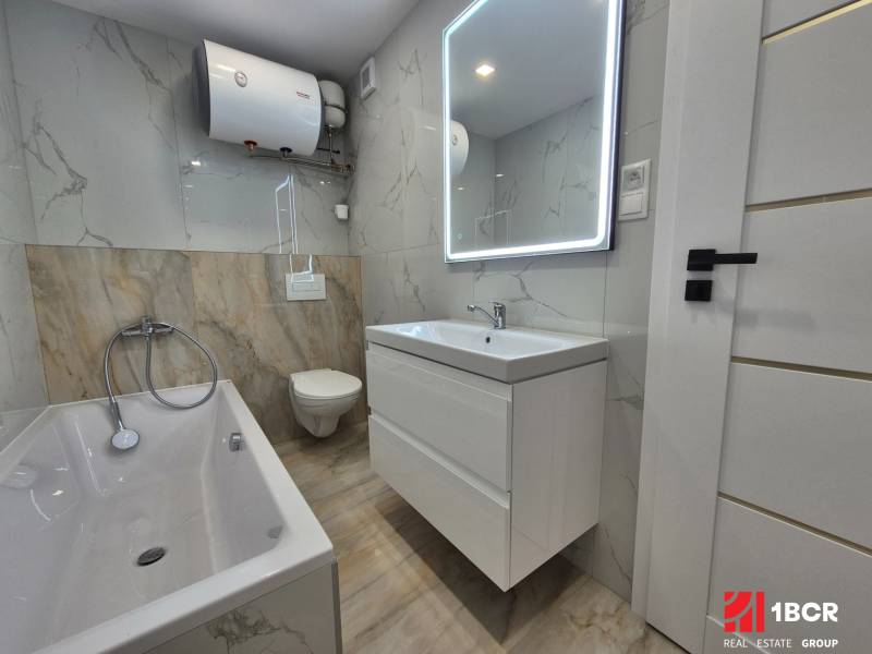 Sale Three bedroom apartment, Three bedroom apartment, Za hradbami, Pe