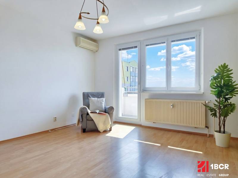Rent Three bedroom apartment, Three bedroom apartment, Veternicová, Br