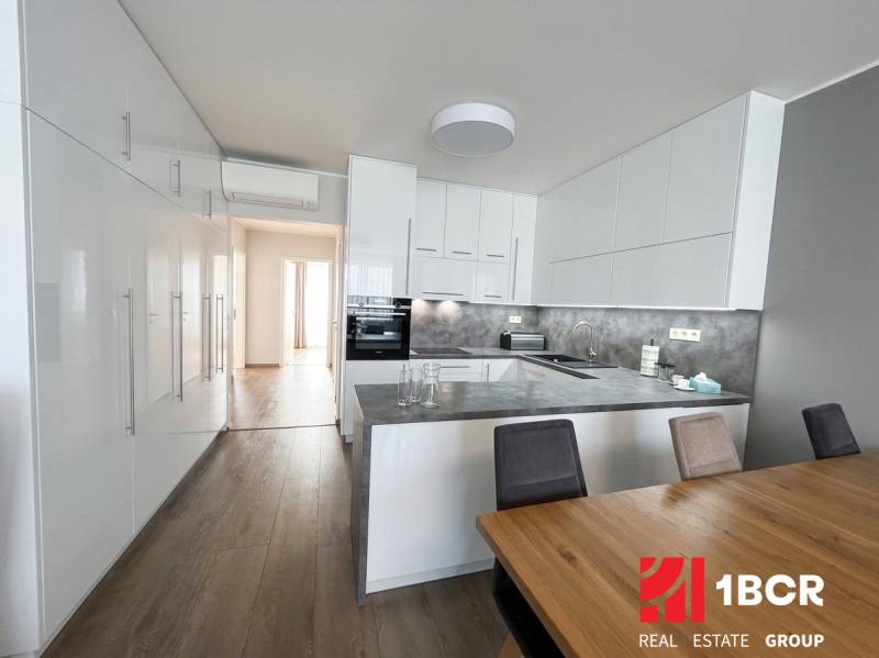 Rent Two bedroom apartment, Two bedroom apartment, Blumentálska, Brati